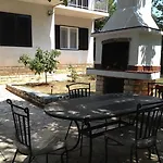 Rosa With Yard And Children's Playground * Tar-Vabriga