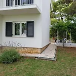 דירה Rosa With Yard And Children's Playground
