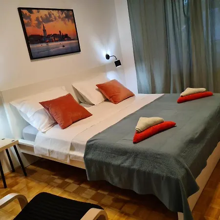 아파트 Rosa With Yard And Children's Playground *