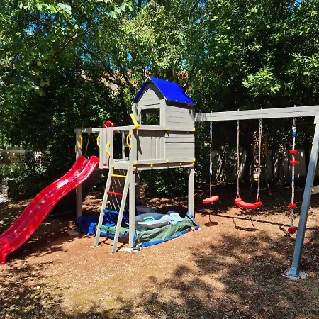 Rosa With Yard And Children's Playground Tar-Vabriga