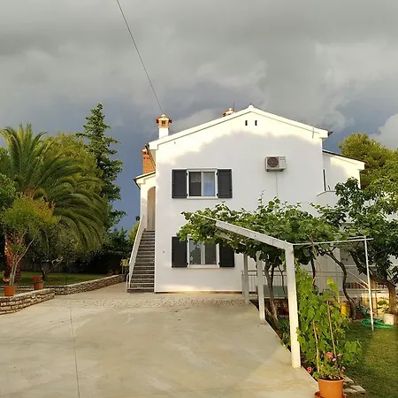Apartment Rosa With Yard And Children's Playground *