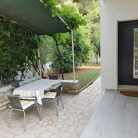 Apartment Rosa With Yard And Children's Playground Tar-Vabriga