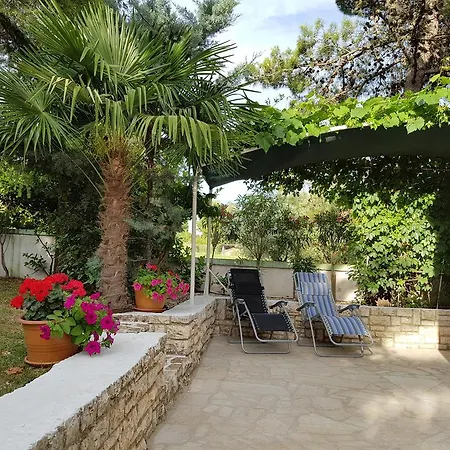 Apartment Rosa With Yard And Children's Playground Tar-Vabriga