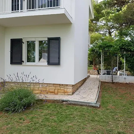 Daire Rosa With Yard And Children's Playground