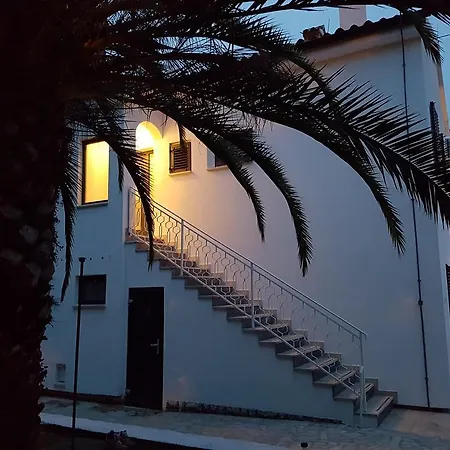 Rosa With Yard And Children's Playground Tar-Vabriga