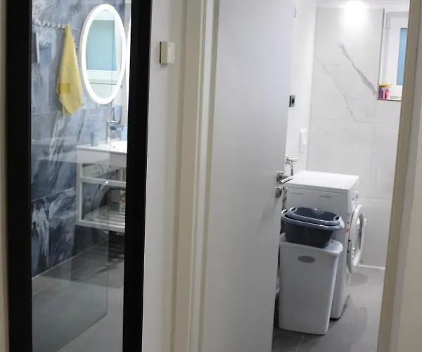 Rosa With Yard And Children's Playground 아파트