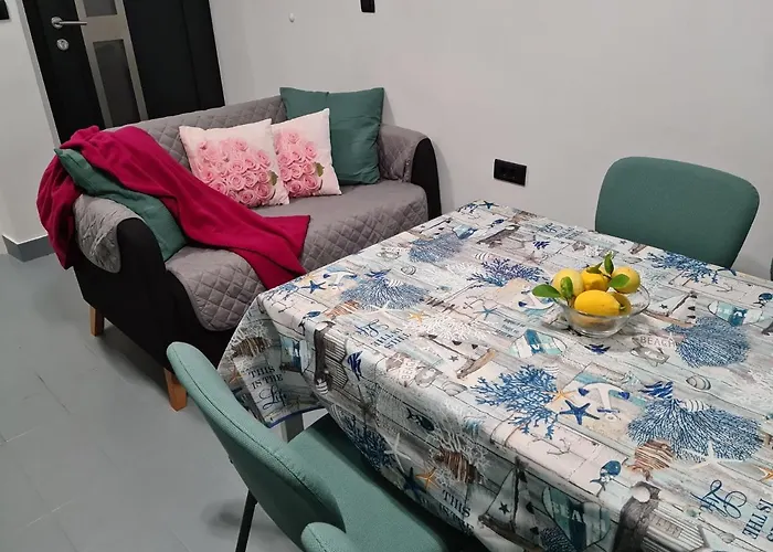 아파트 Rosa With Yard And Children's Playground Tar-Vabriga