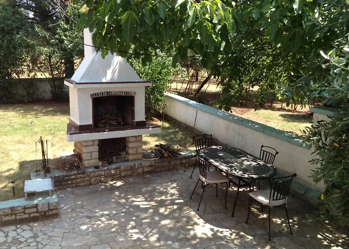 Rosa With Yard And Children's Playground Tar-Vabriga