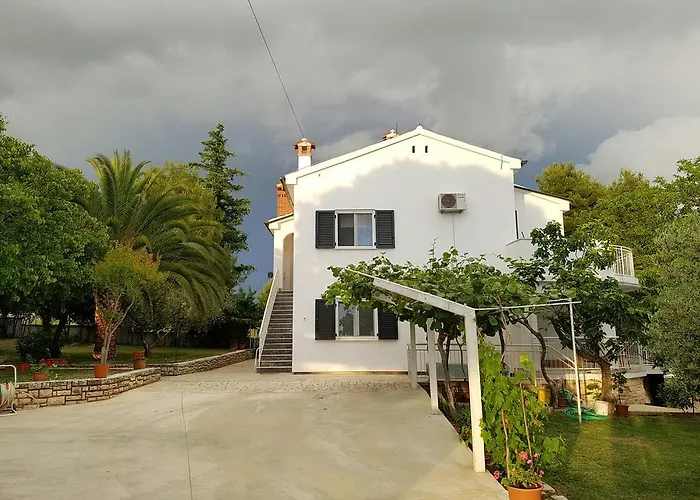 Apartment Rosa With Yard And Children's Playground *