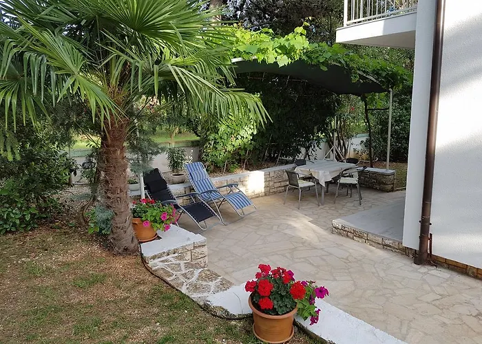 Rosa With Yard And Children's Playground Tar-Vabriga