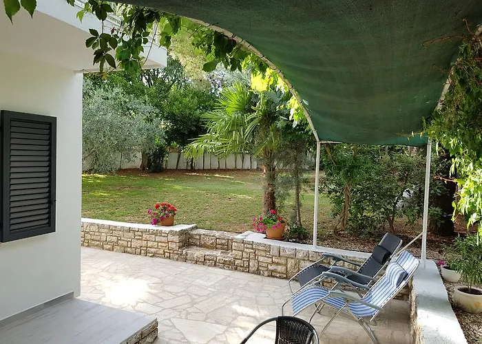 Apartment Rosa With Yard And Children's Playground