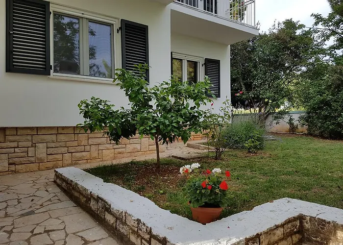 아파트 Rosa With Yard And Children's Playground