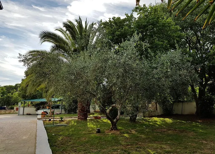 아파트 Rosa With Yard And Children's Playground Tar-Vabriga