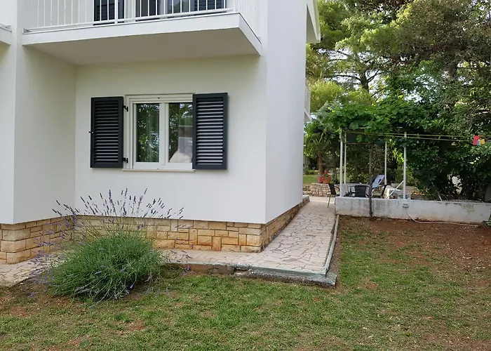 Apartman Rosa With Yard And Children's Playground
