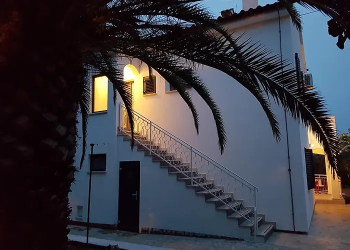 Rosa With Yard And Children's Playground Tar-Vabriga